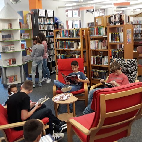 Die Schüler beim Lesen